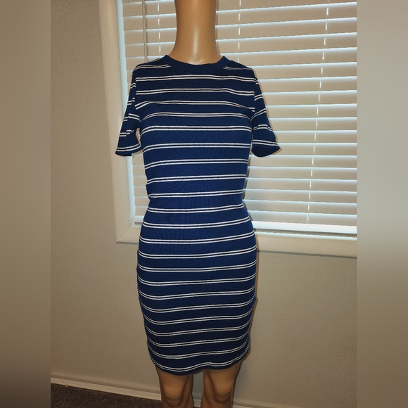 H&M Dresses & Skirts - H&M Dress Sz 6 / medium